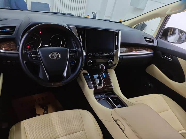 Фото 5 - Toyota Alphard