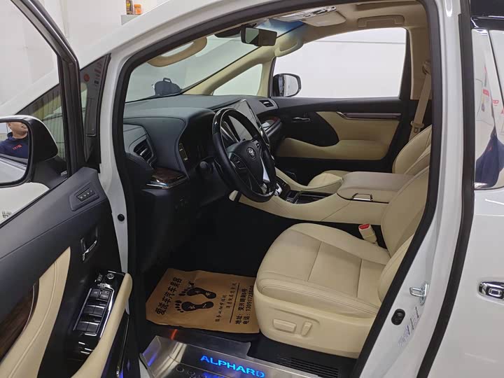 Фото 6 - Toyota Alphard