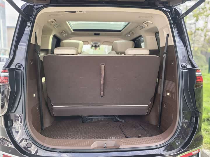 Фото 16 - Bestune M9