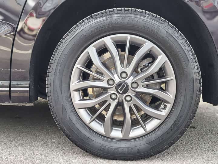 Фото 17 - Bestune M9