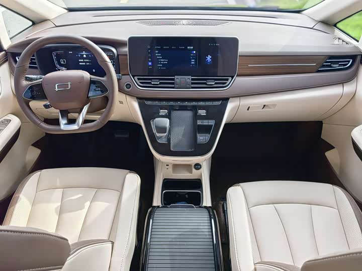 Фото 18 - Bestune M9