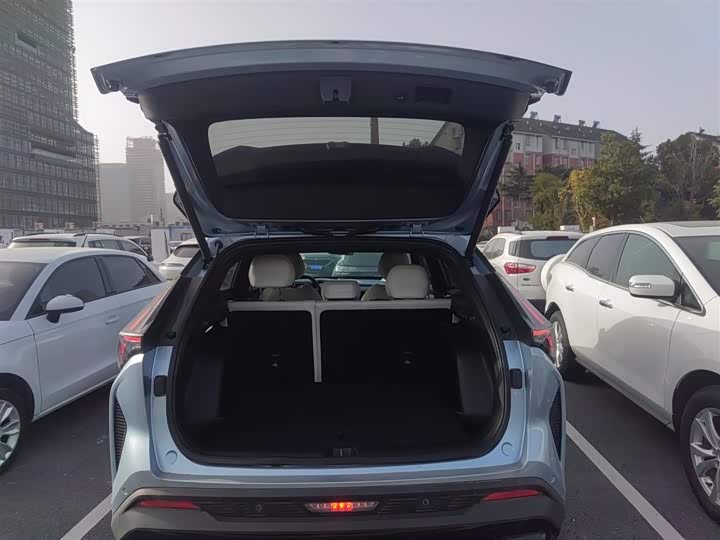 Фото 19 - Geely Atlas