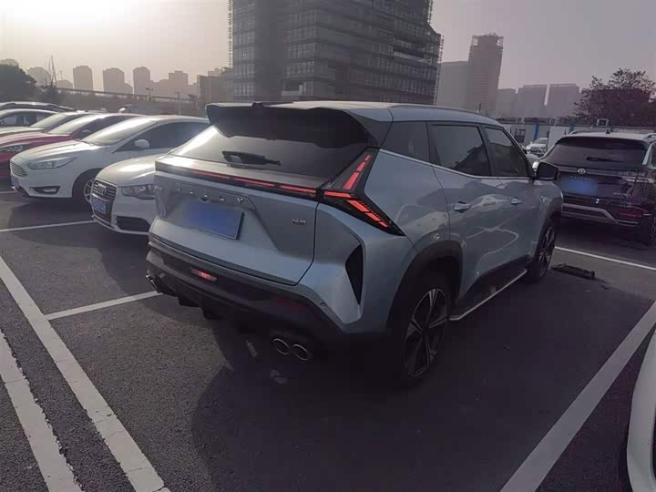 Фото 7 - Geely Atlas