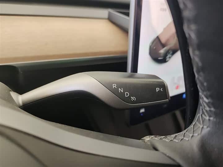 Фото 14 - Tesla Model Y