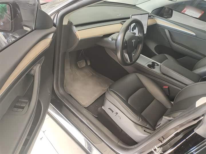 Фото 16 - Tesla Model Y