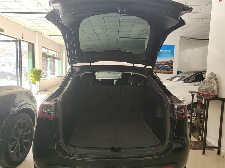 Фото 19 - Tesla Model Y