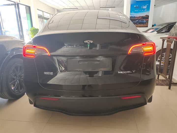 Фото 6 - Tesla Model Y