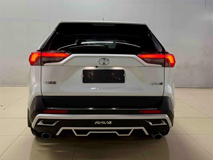 Фото 13 - Toyota RAV4