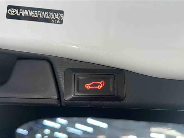 Фото 14 - Toyota RAV4