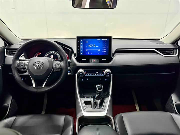 Фото 15 - Toyota RAV4