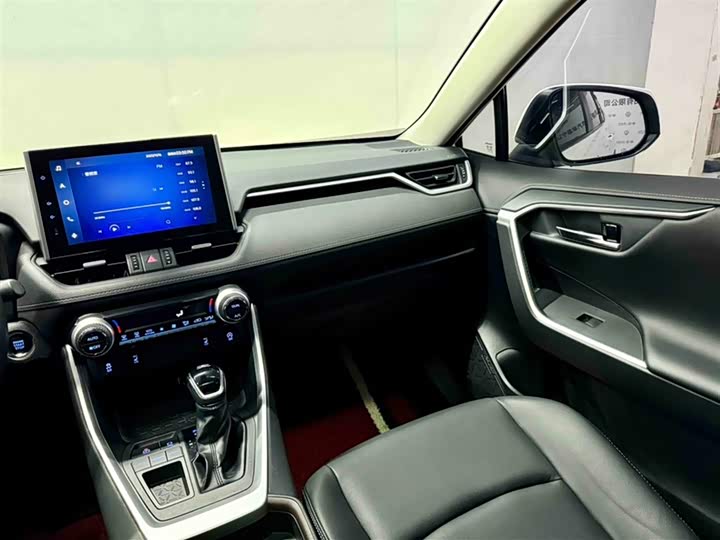 Фото 5 - Toyota RAV4