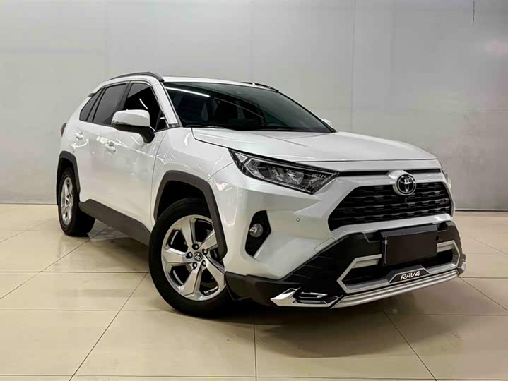 Фото 8 - Toyota RAV4