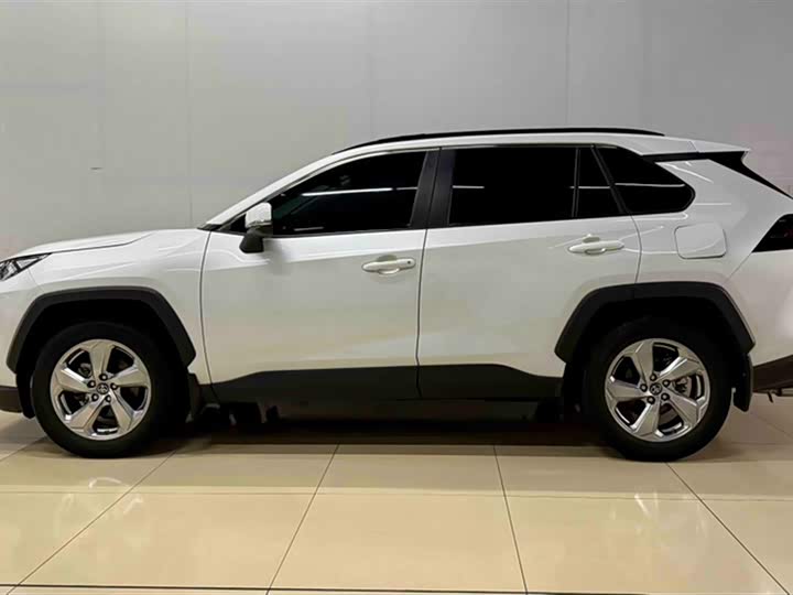 Фото 9 - Toyota RAV4