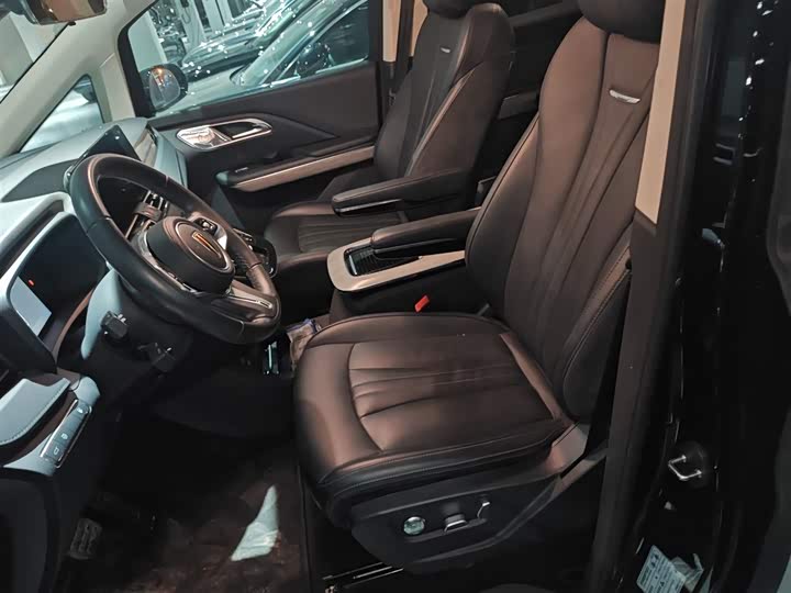 Фото 15 - Hongqi HQ9 Hybrid