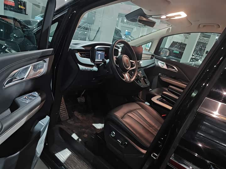 Фото 16 - Hongqi HQ9 Hybrid