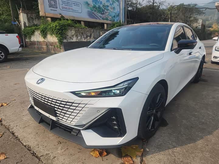 Фото 1 - Changan UNI-V