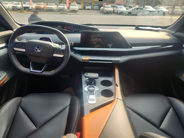 Фото 10 - Changan UNI-V