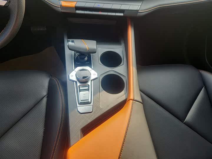 Фото 14 - Changan UNI-V