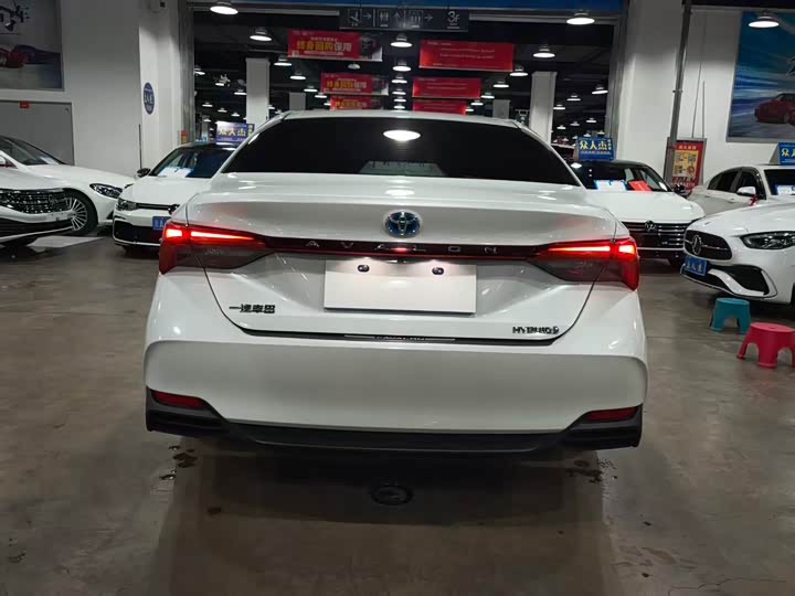 Фото 4 - Toyota Avalon