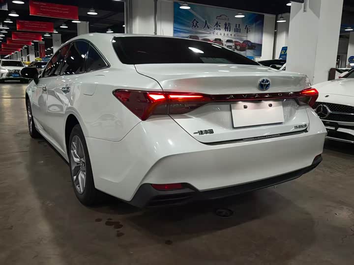 Фото 6 - Toyota Avalon