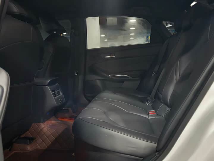 Фото 8 - Toyota Avalon