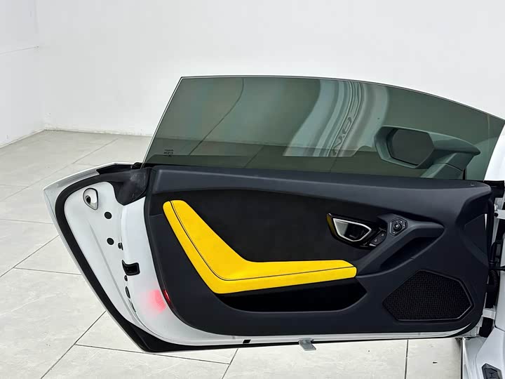 Фото 15 - Lamborghini Huracán