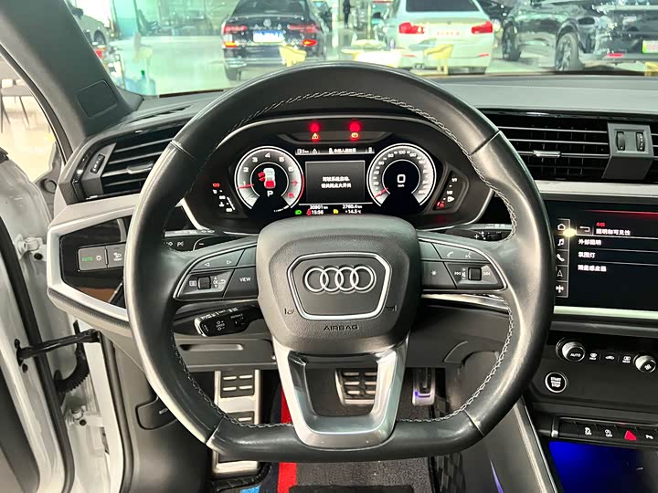 Фото 13 - Audi Q3