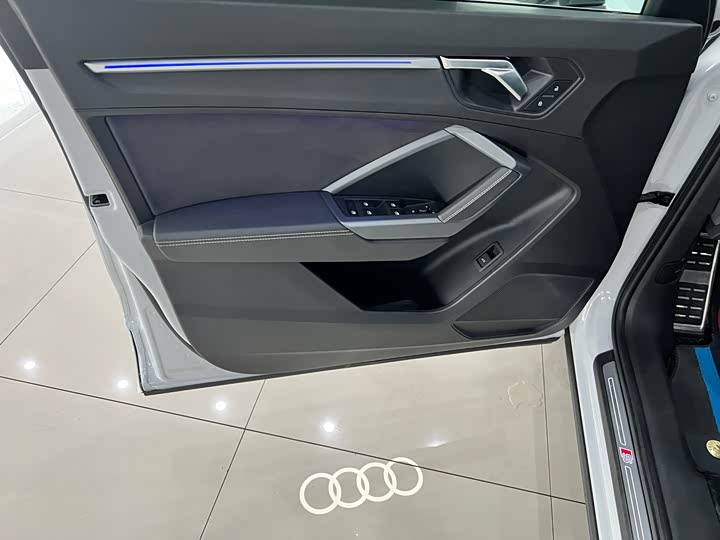 Фото 8 - Audi Q3