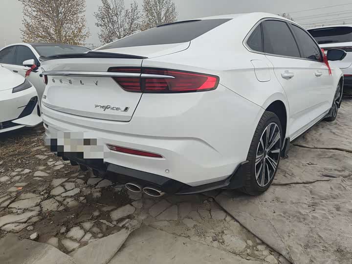 Фото 7 - Geely Preface