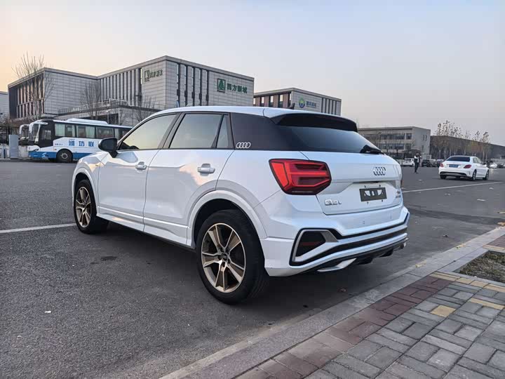 Фото 4 - Audi Q2L