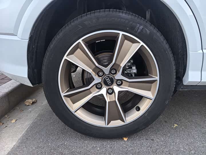 Фото 7 - Audi Q2L