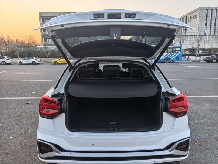 Фото 8 - Audi Q2L