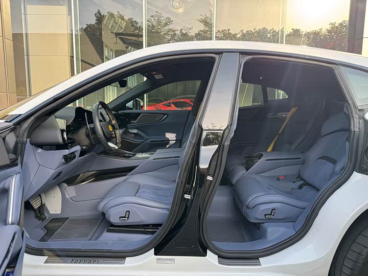 Фото 13 - Ferrari Purosangue