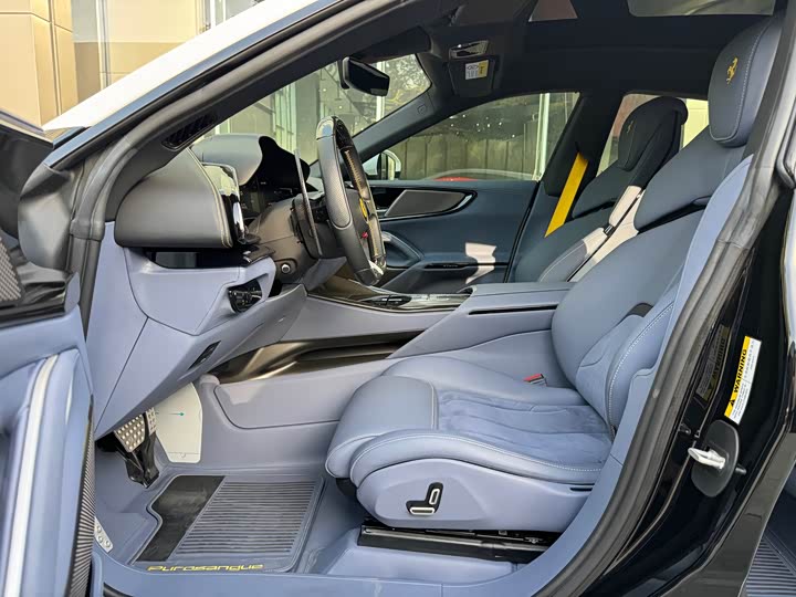 Фото 15 - Ferrari Purosangue