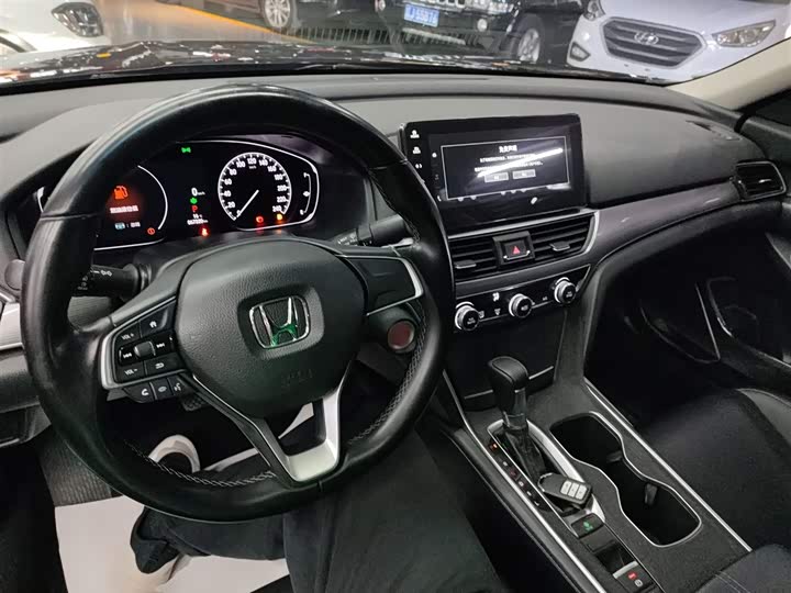 Фото 10 - Honda Accord