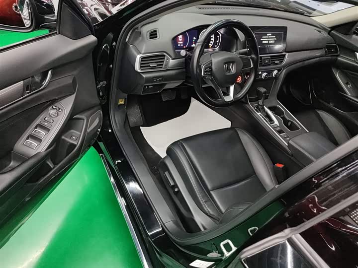 Фото 16 - Honda Accord