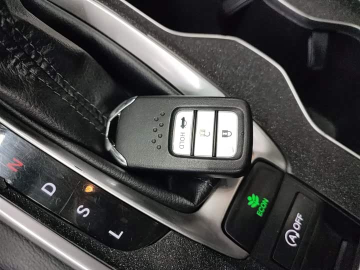 Фото 9 - Honda Accord