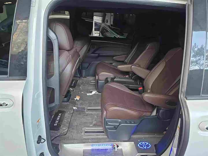 Фото 6 - Toyota Sienna