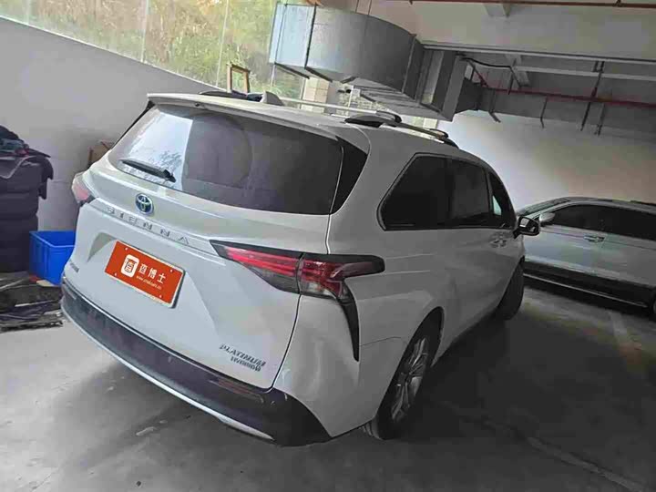 Фото 8 - Toyota Sienna