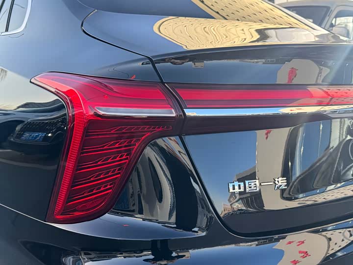 Фото 11 - Hongqi H5