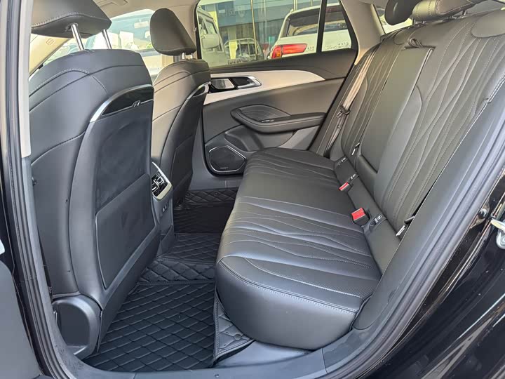 Фото 14 - Hongqi H5