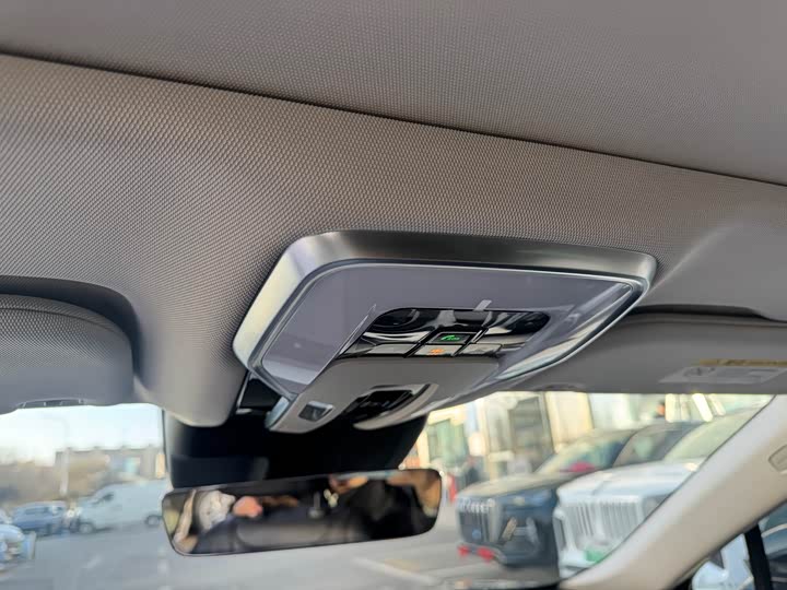 Фото 17 - Hongqi H5