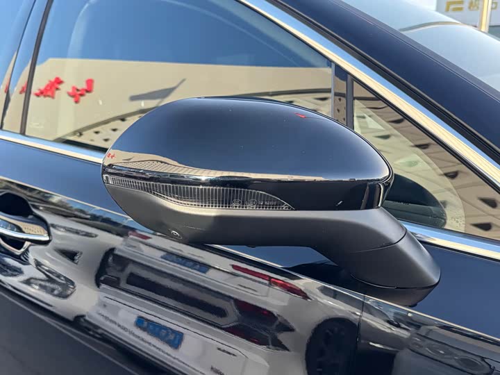 Фото 9 - Hongqi H5