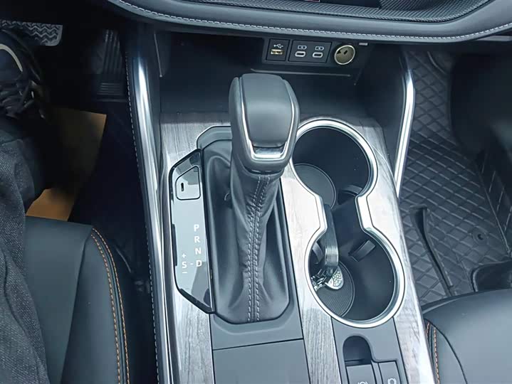 Фото 16 - Toyota Crown Kluger