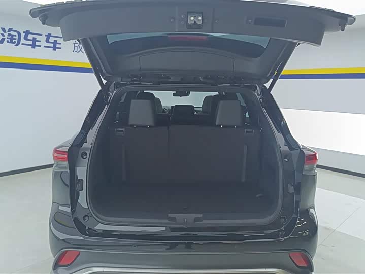 Фото 4 - Toyota Crown Kluger