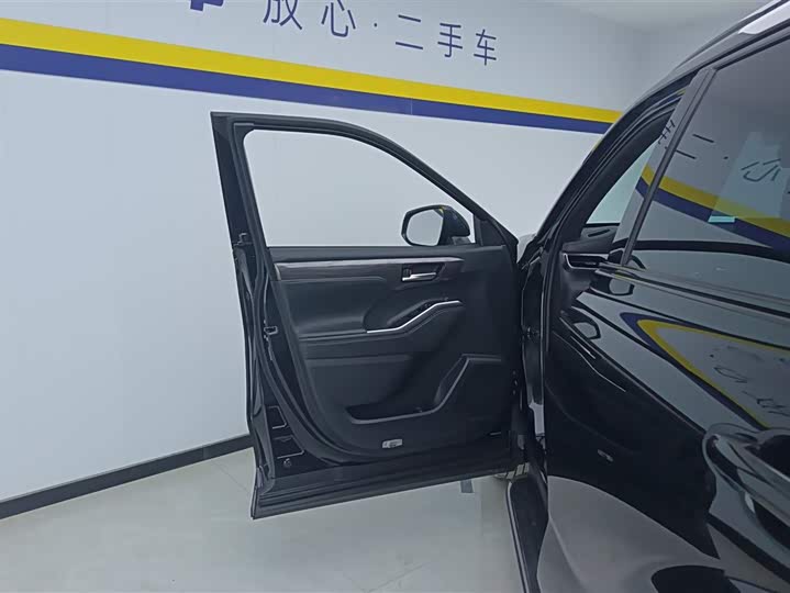 Фото 7 - Toyota Crown Kluger