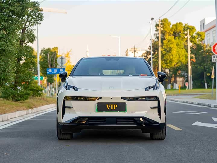 Фото 2 - Zeekr X