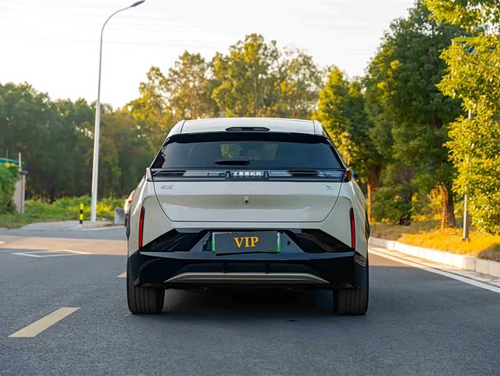 Фото 5 - Zeekr X