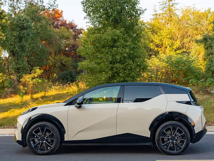 Фото 7 - Zeekr X