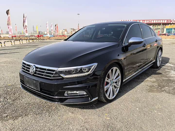 Фото 1 - Volkswagen Magotan